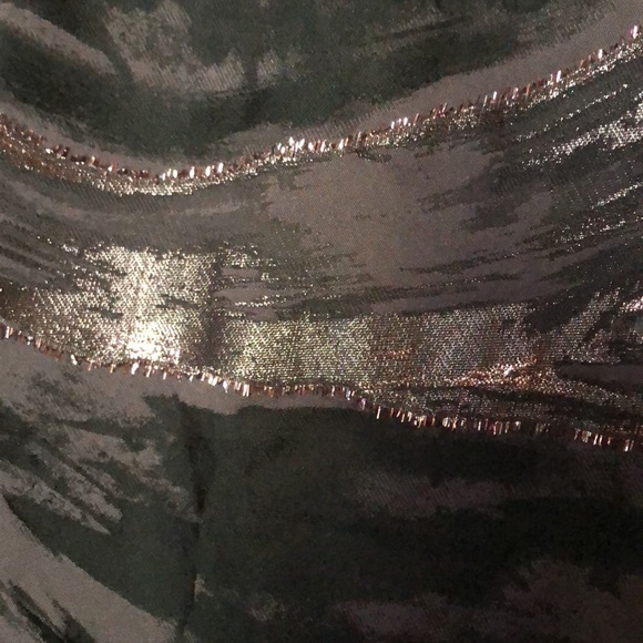 Shimmering skirt in purple, black, with a pink glitter stitched in.Size 4 - Picture 2 of 4